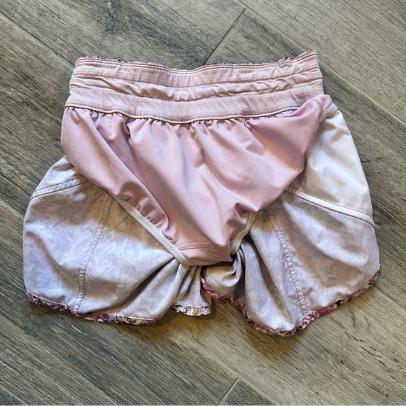 Lululemon Tracker High Waisted Short Pink Floral Multi Size 4 - Picture 5 of 8